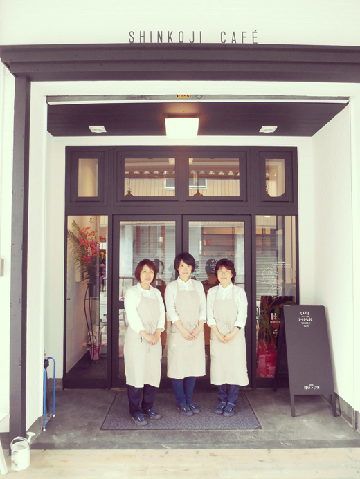 140425_cafe_staff.jpg